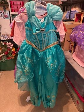 NWT Disney Princess Jasmine Deluxe Costume – Size 4/5 - Glows in the dark!